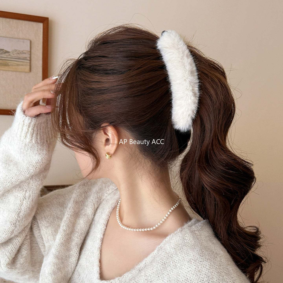 E관 - 퍼 소재 대형 집게핀 [27697] 25.11-3