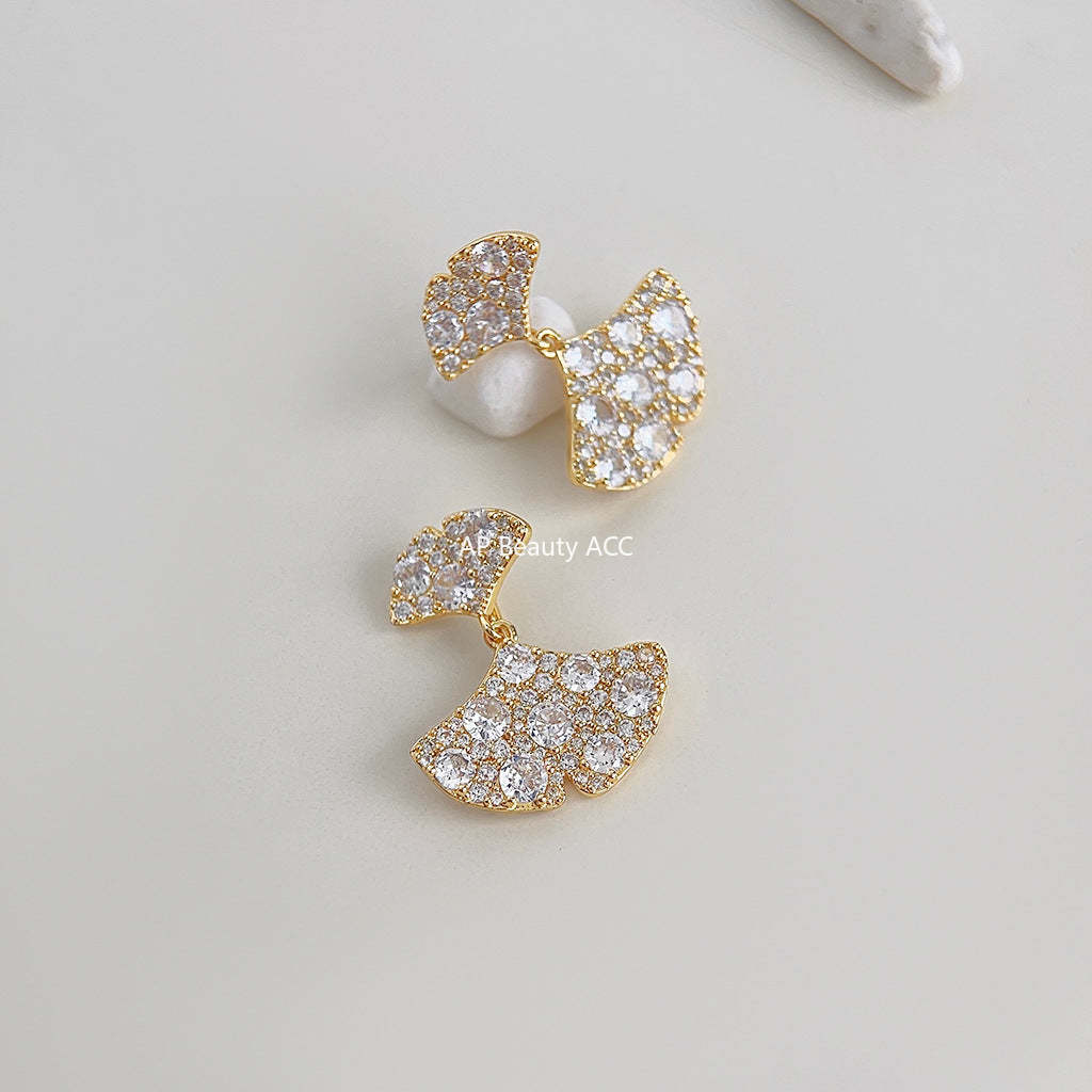 C관 - 18K 도금 큐빅 은행잎 고급스러운 귀걸이 [4520] 24.07-2