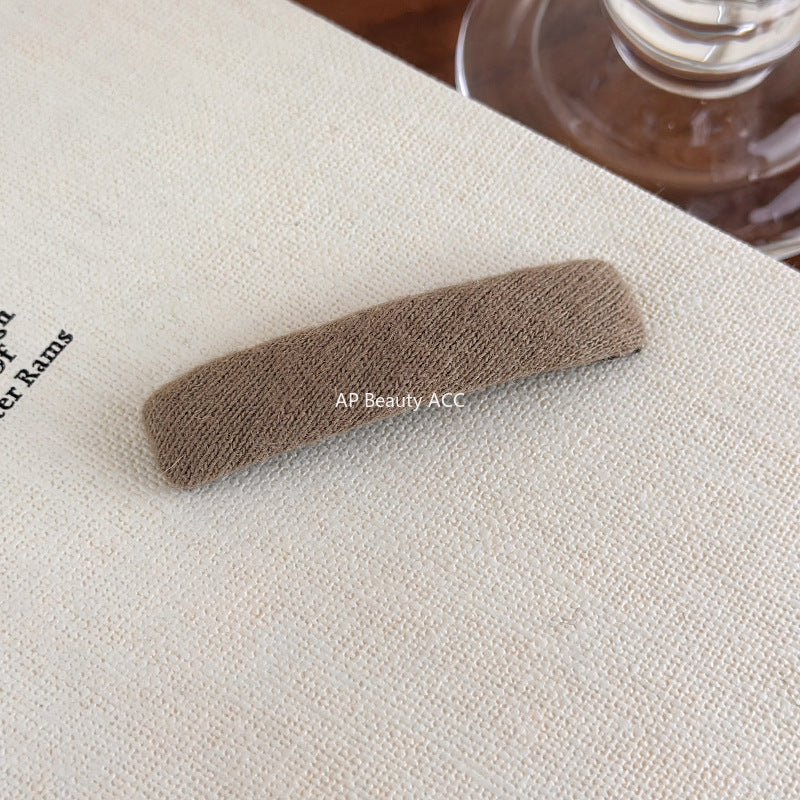 E관 - 컬러 퍼 소재 옆머리용 일자 헤어핀 [27574] 25.10-3