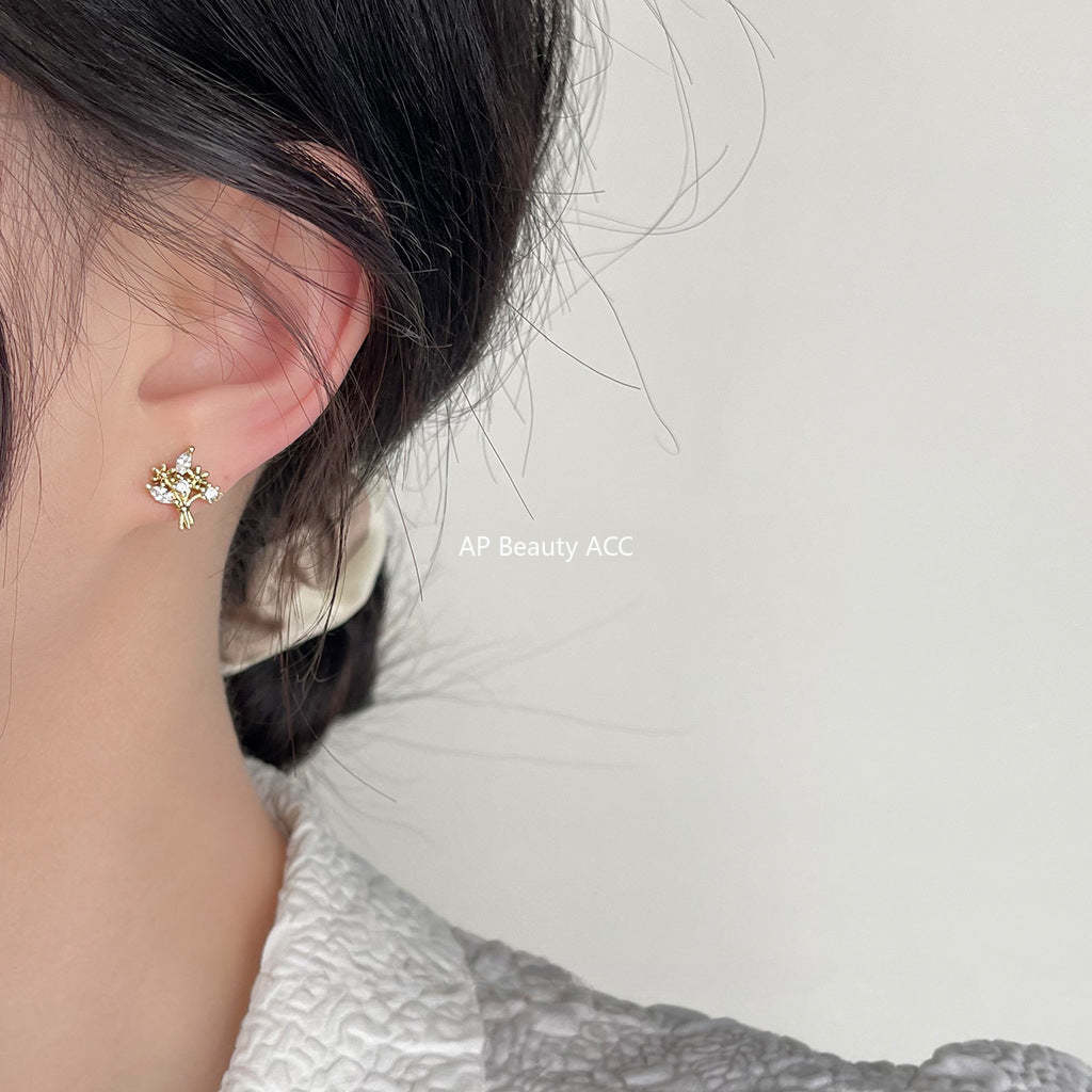 C관 - 미니 큐빅 14K 도금 은침 꽃다발 귀걸이 [3906] 24.05-1