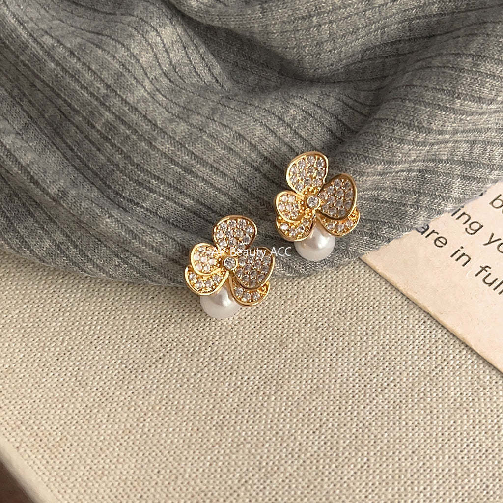 C관 - 미니 큐빅 고급스러운 14K 도금 은침 세잎 클로버 귀걸이 [3724] 24.04-2