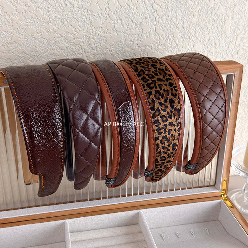 E관 - 브라운 PU 가죽 체크 패턴 와이드 머리띠 [27603] 25.10-4