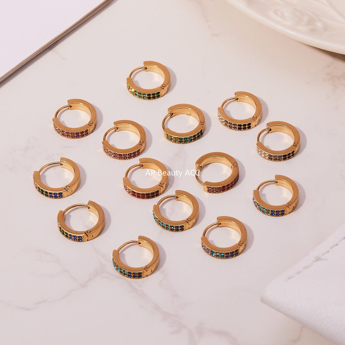 D관 - 스테인리스 18K 도금 C자형 멀티컬러 큐빅 귀걸이 [F798] 25.11-1