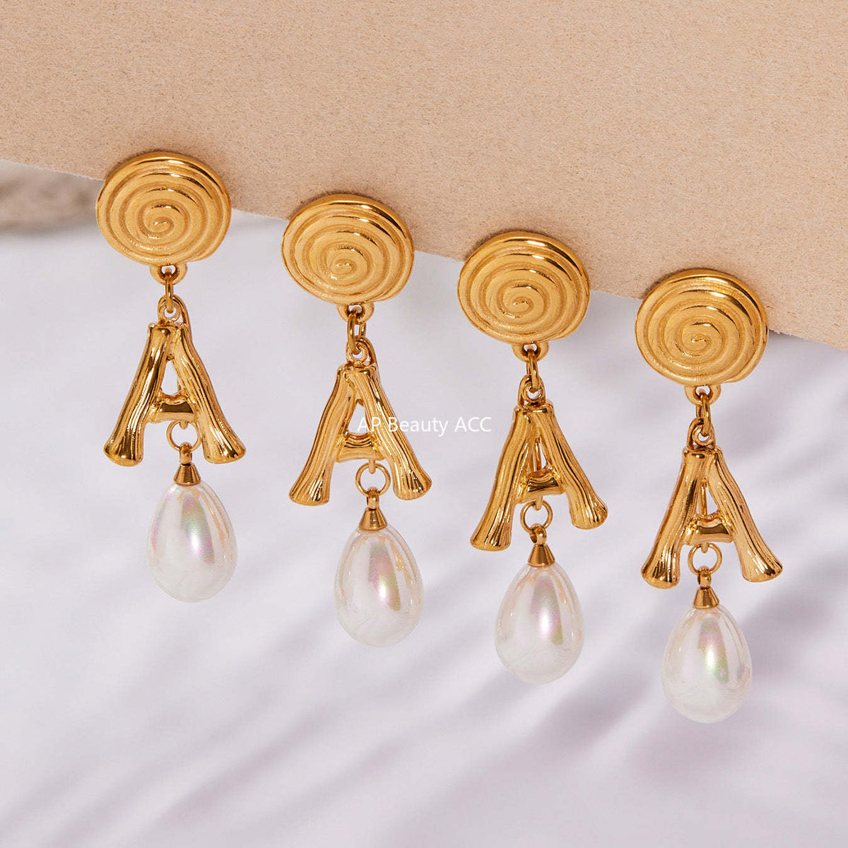 D관 - 스테인리스 18K 도금 나선형 A 이니셜 진주 귀걸이 [F1435] 25.10-5