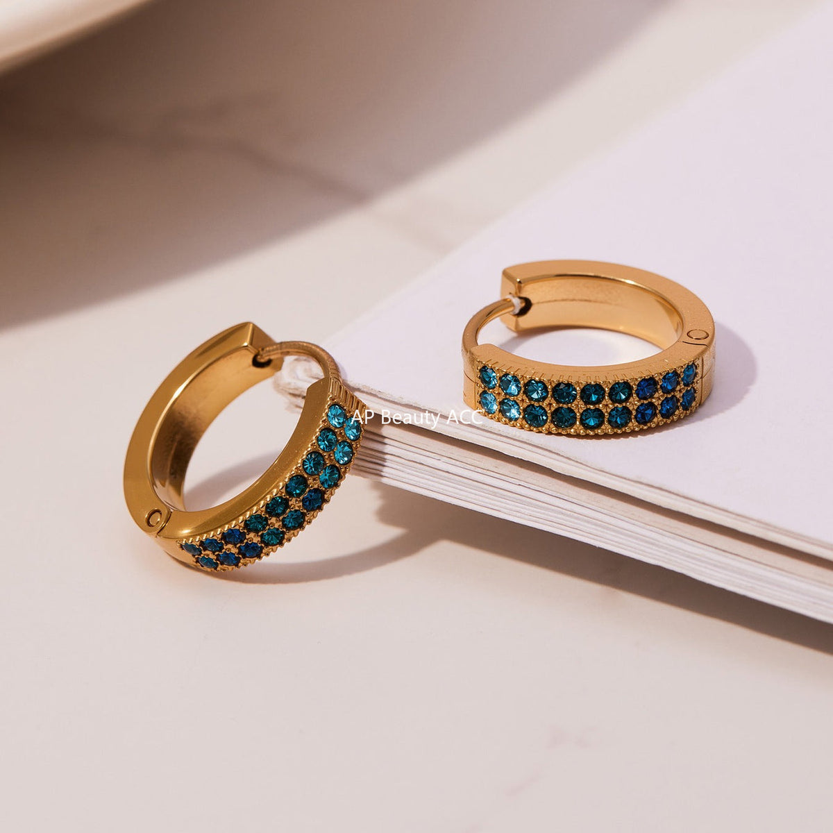 D관 - 스테인리스 18K 도금 C자형 멀티컬러 큐빅 귀걸이 [F798] 25.11-1