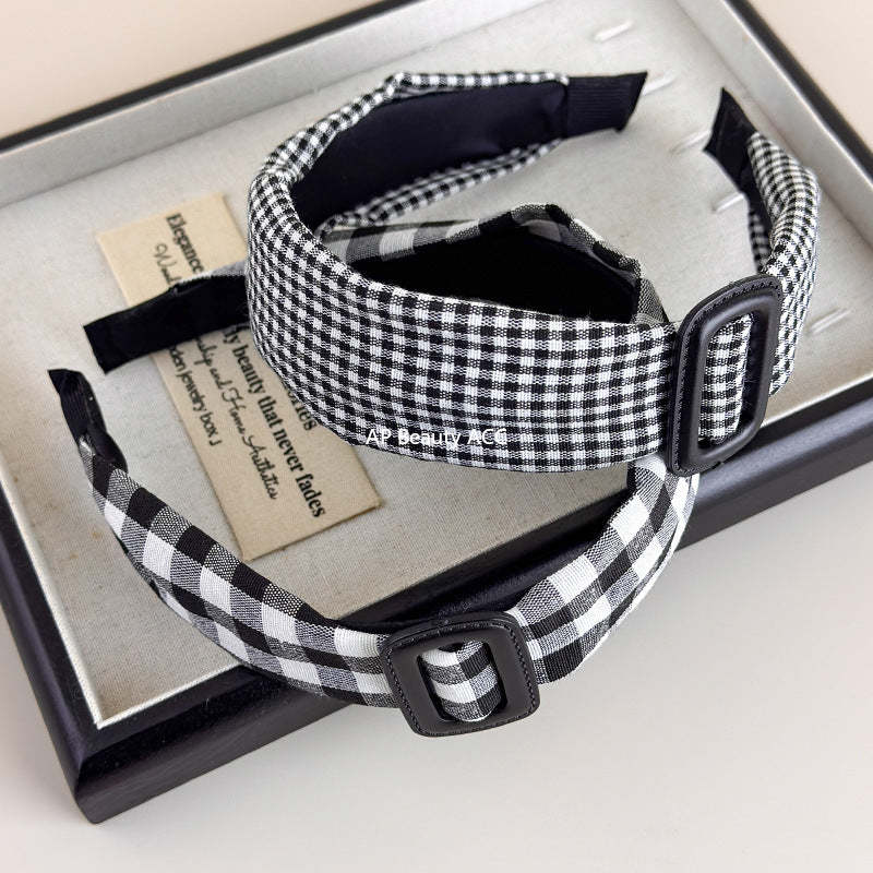 E관 - 클래식 블랙 화이트 체크 패턴 버클 머리띠 [27634] 25.11-1