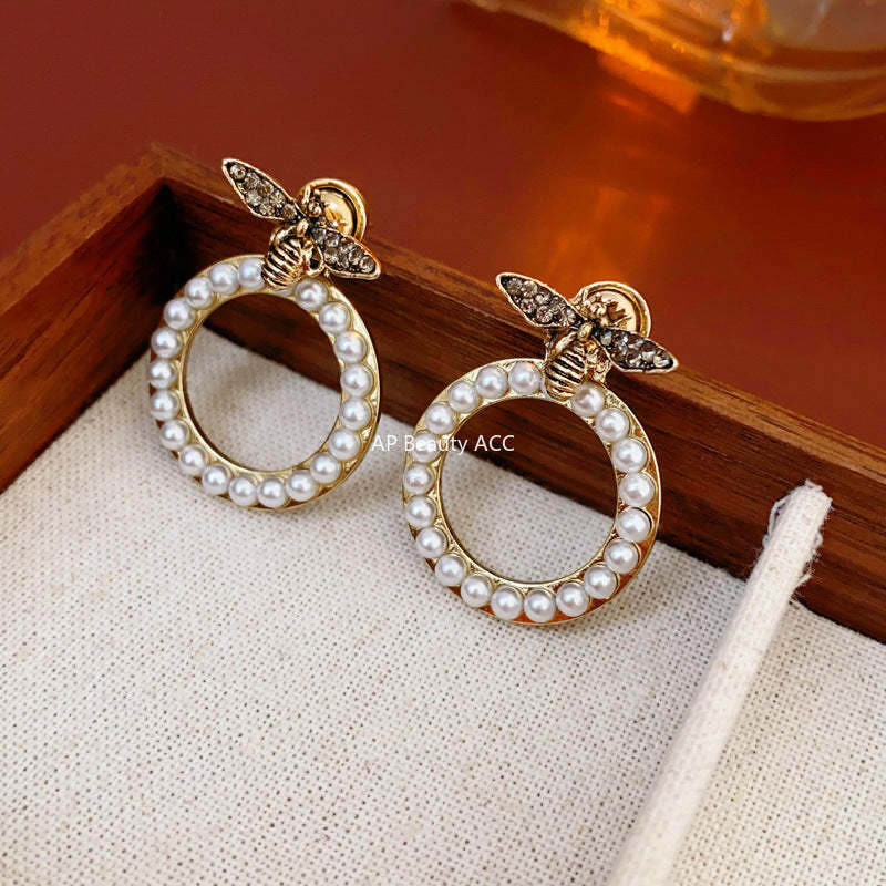 C관 - 큐빅 벌과 진주 귀걸이 프렌치 빈티지 귀걸이 [E499] 24.01-3