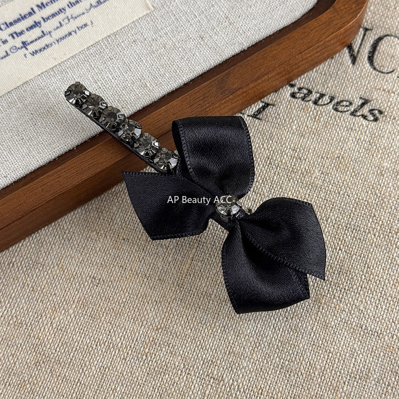 E관 - 리본 디자인 큐빅 장식 헤어핀 [26037E] 25.11-2
