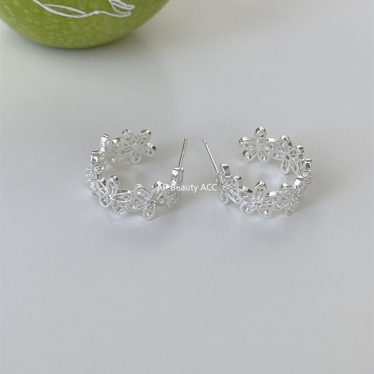 A관 - 큐빅 라인 플라워 디자인 C형 귀걸이 [EH-4168] 25.10-3