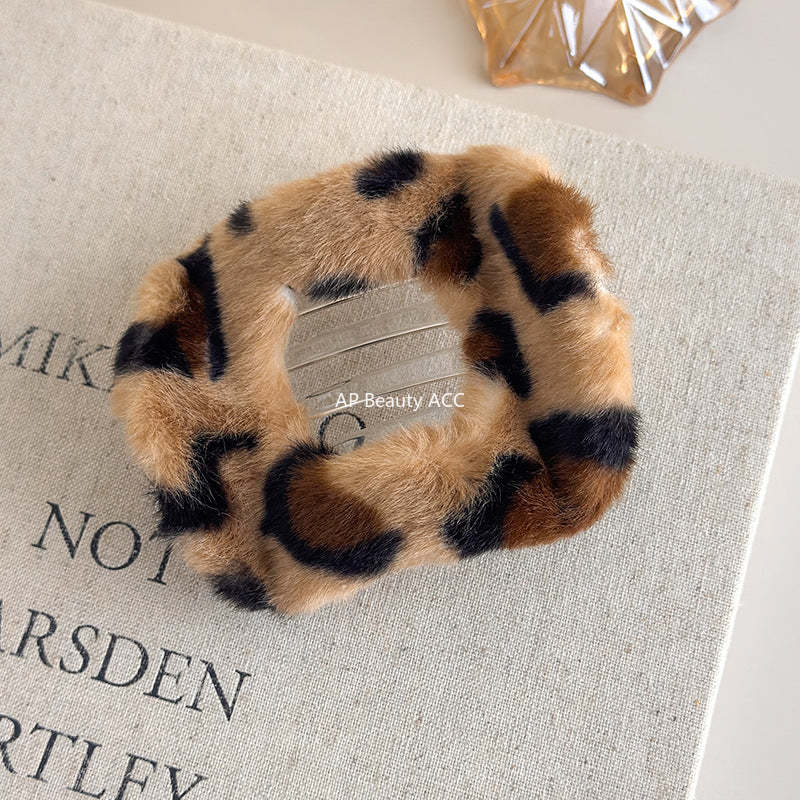 E관 - 퍼 소재 타원형 호피무늬 대형 집게핀 [26154] 25.11-1