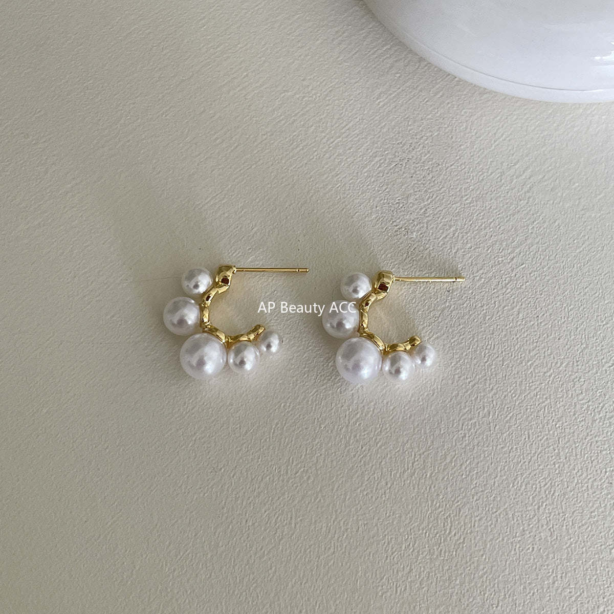 A관 - 진주 C형 디자인 대형 스터드 귀걸이 [EH-4110] 25.10-5