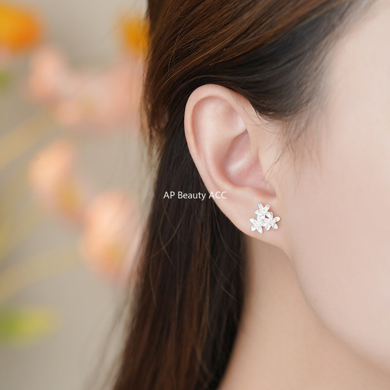 B관 - 999 실버 트리플 플라워 디자인 스터드 귀걸이 [YC9992E_1] 25.11-2