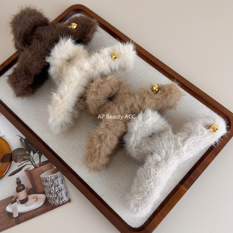 E관 - 퍼 소재 하트 포인트 집게핀 [26278] 25.11-2