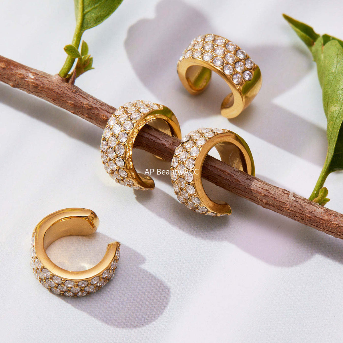 D관 - 스테인리스 18K 도금 풀큐빅 C자형 볼드 이어커프 귀걸이 [F983] 25.10-5