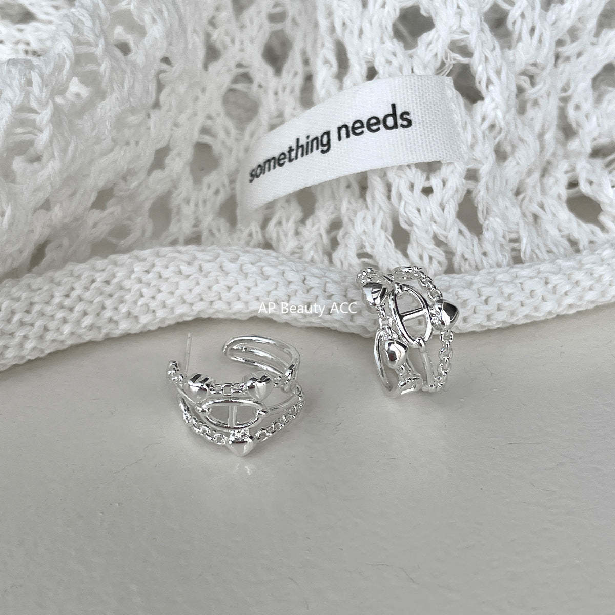 A관 - C형 라인 디자인 하트 돼지코 스터드 귀걸이 [EH-4107] 25.10-5