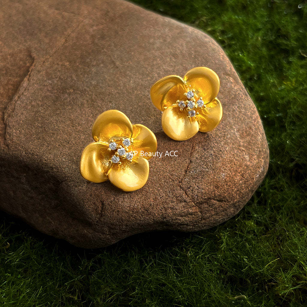 C관 - 큐빅 14K 도금 무광 플라워 귀걸이 [5494] 25.02-1