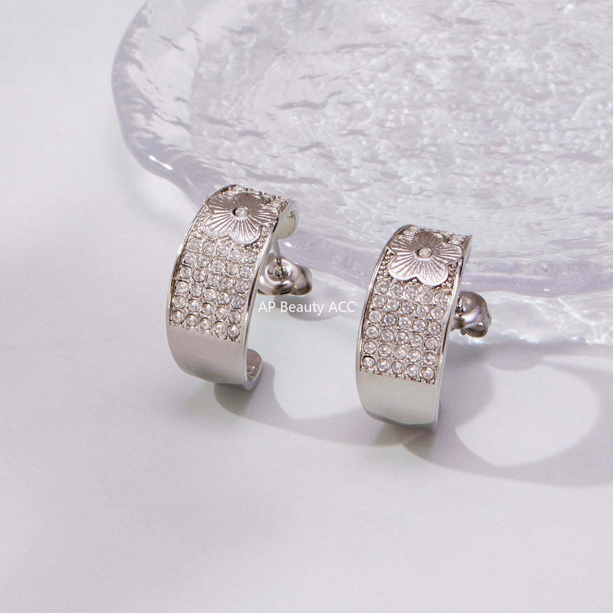 D관 - 스테인리스 18K 도금 빈티지 C자형 풀큐빅 플라워 귀걸이 [F954-F983] 25.10-5