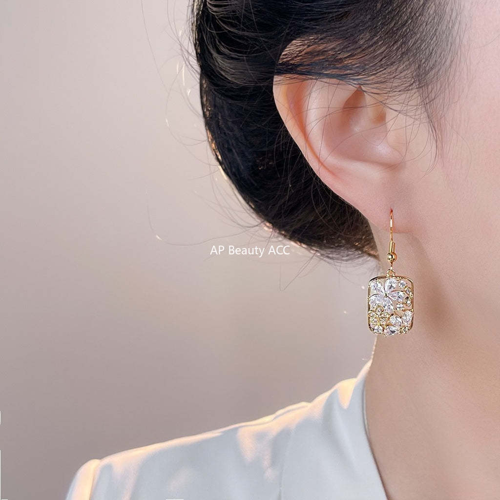 C관 - 스퀘어 큐빅 플라워 디자인 후크 귀걸이 [7054] 25.11-3