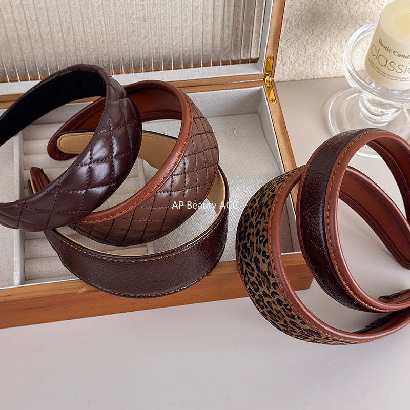 E관 - 브라운 PU 가죽 체크 패턴 와이드 머리띠 [27603] 25.10-4