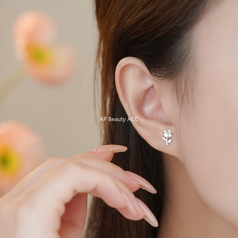 B관 - 999 실버 플라워 스터드 귀걸이 [YC5346E_1] 25.11-1