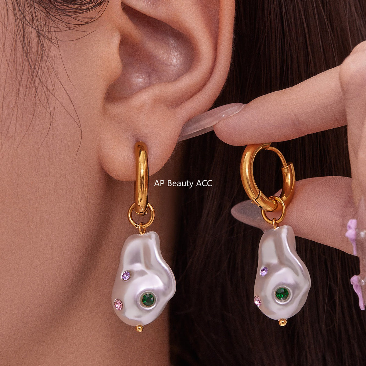 D관 - 스테인리스 18K 도금 진주 컬러 큐빅 귀걸이 [F810] 25.11-1