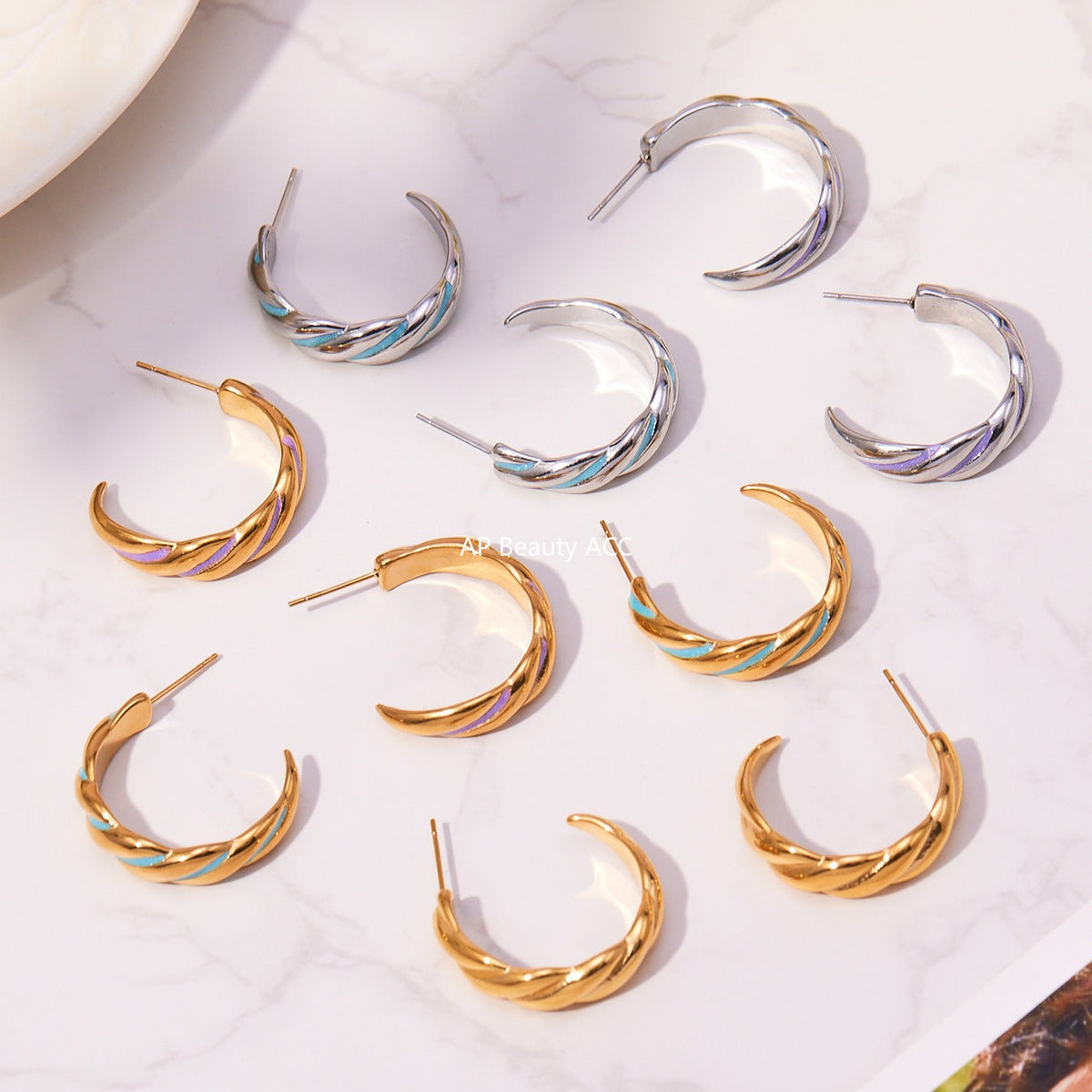 D관 - 스테인리스 18K 도금 트위스트 디자인 귀걸이 [F812] 25.11-1