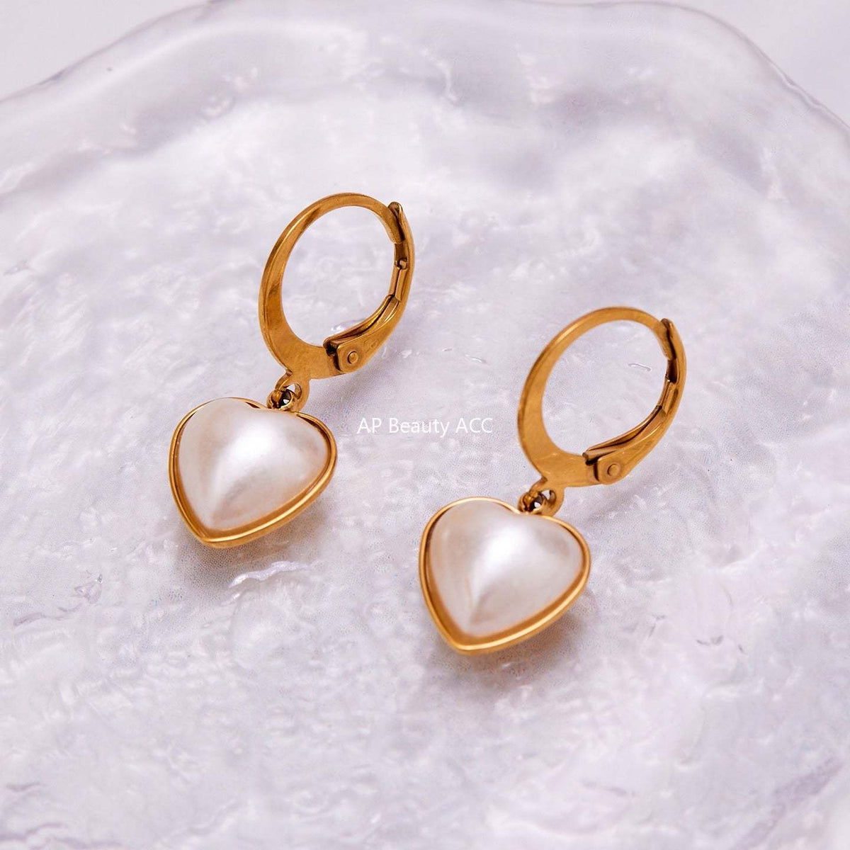 D관 - 스테인리스 18K 도금 자개진주 하트 귀걸이 [F017] 25.10-5