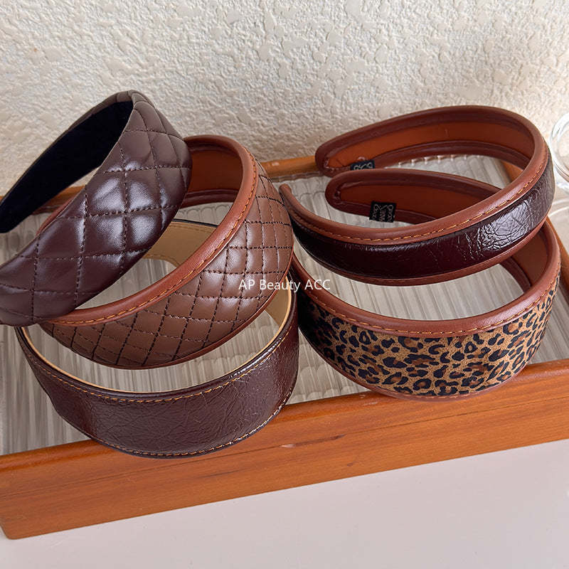 E관 - 브라운 PU 가죽 체크 패턴 와이드 머리띠 [27603] 25.10-4