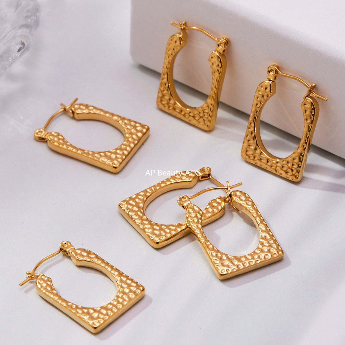 D관 - 스테인리스 18K 도금 펀칭 스퀘어 U자형 귀걸이 [F624] 25.10-5