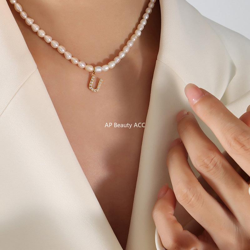 D관 - 담수진주 알파벳 큐빅 펜던트 티타늄 스틸 18K 도금 목걸이 [P1301] 24.01-2