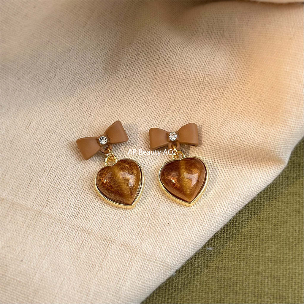 C관 - 925 은침 브라운 큐빅 리본 하트 모양 귀걸이 [7018] 25.11-1