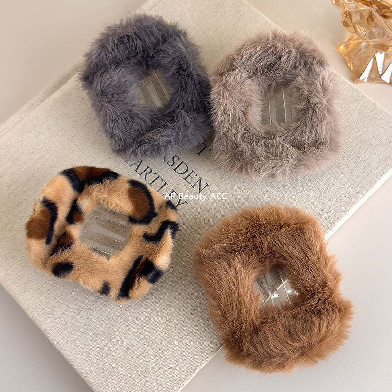 E관 - 퍼 소재 타원형 호피무늬 대형 집게핀 [26154] 25.11-1