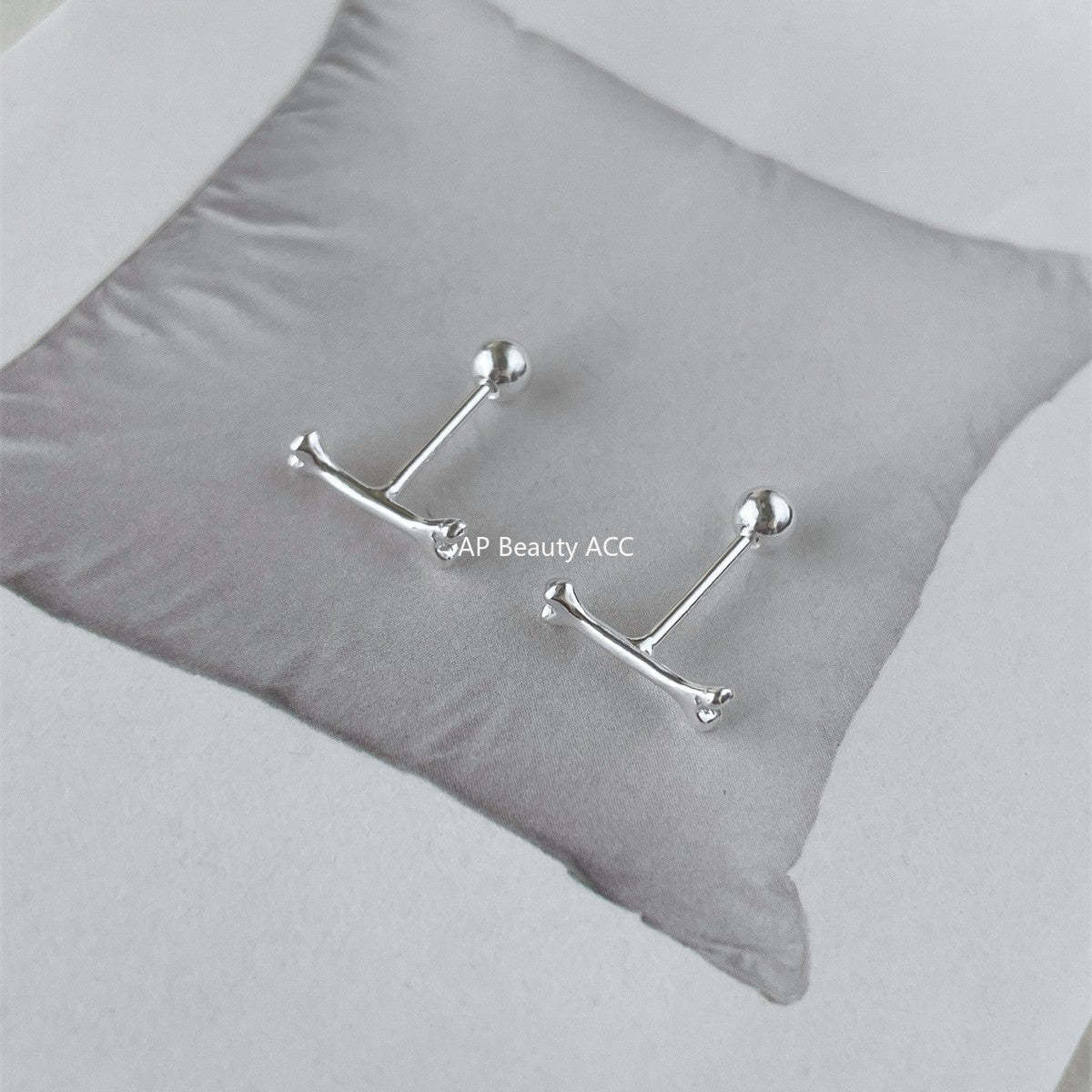 A관 - 개뼈다귀 디자인 925 은침 피어싱 귀걸이 [EH-3799] 25.08-5