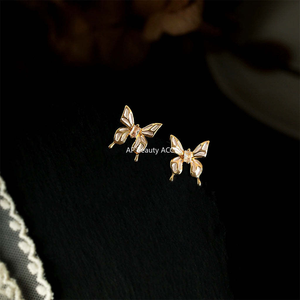 C관 - 미니 큐빅 14K 도금 오일 코팅 나비 귀걸이 [4425] 24.06-4