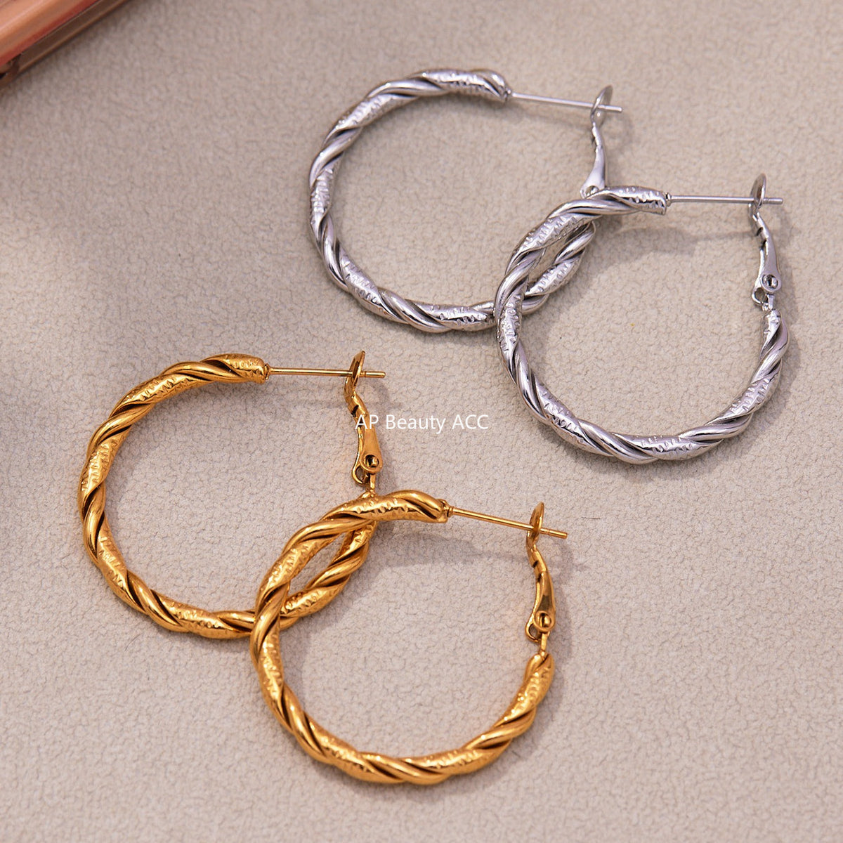 D관 - 스테인리스 18K 도금 레이어 하트 트위스트 귀걸이 [F753] 25.11-1