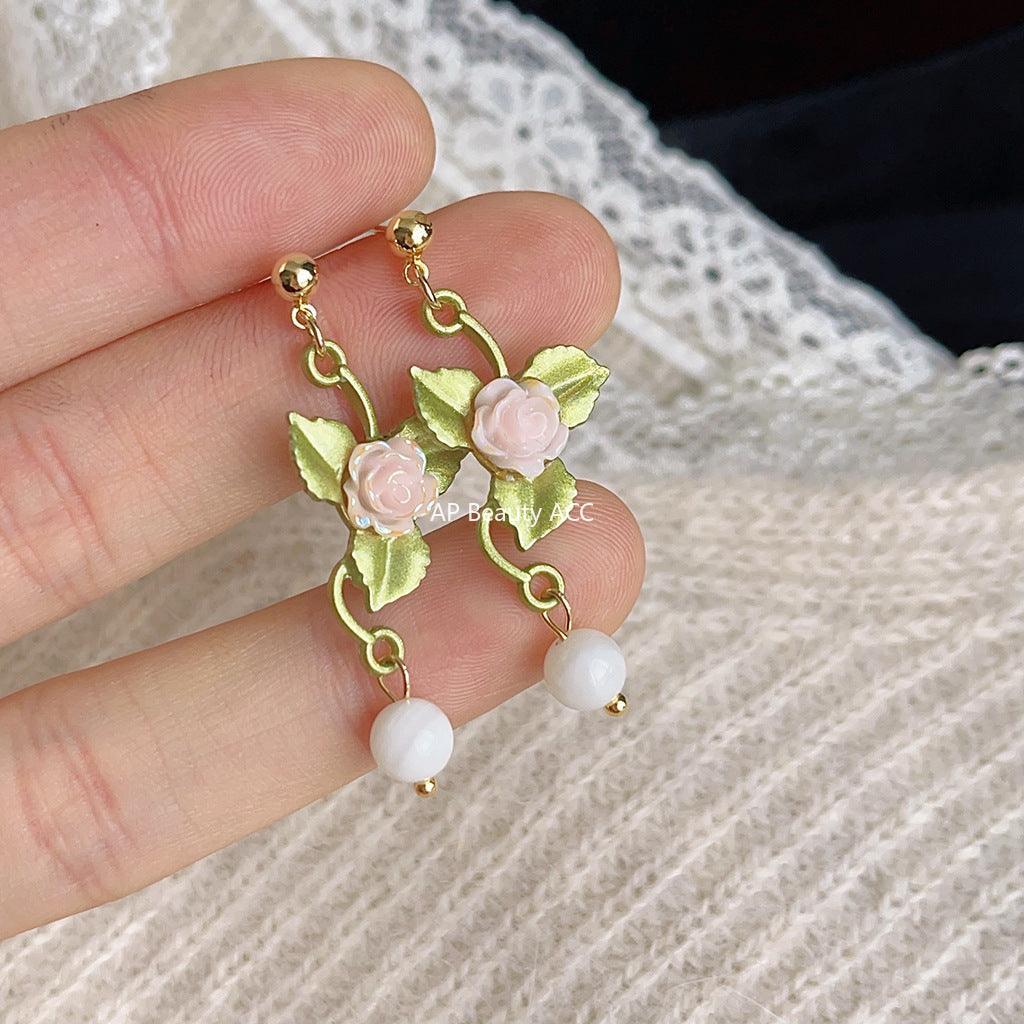 C관 - 14K 도금 오리지날 디자인 핸드 메이드 2024 초경량 꽃 은침 귀걸이 [3652] 24.03-4