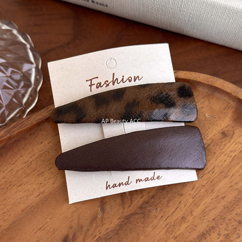 E관 - 호피 가죽 삼각형 헤어핀 [27489] 25.09-4