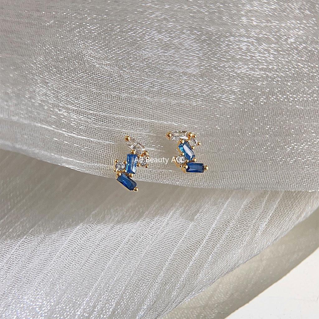 C관 - 미니 큐빅 14K 도금 기하학 은침 데일리 귀걸이 [3627] 24.03-1