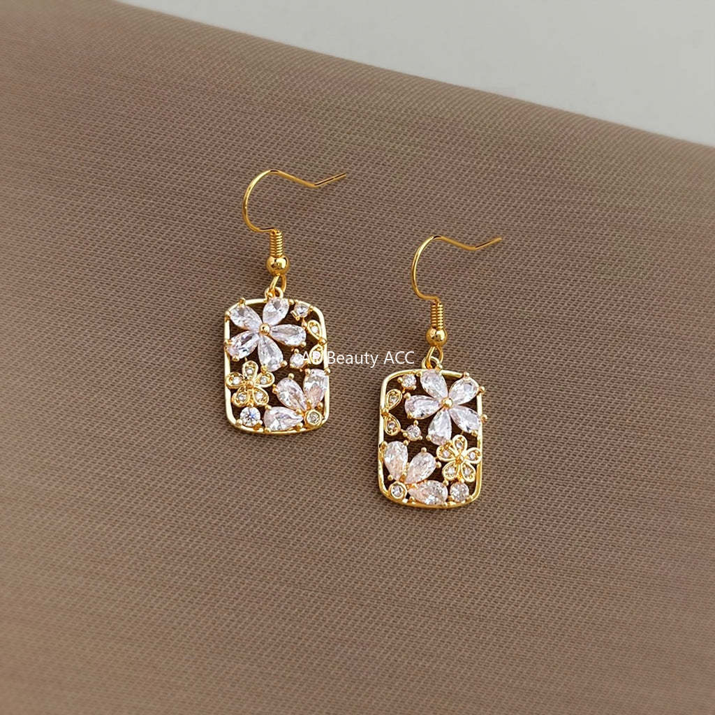 C관 - 스퀘어 큐빅 플라워 디자인 후크 귀걸이 [7054] 25.11-3