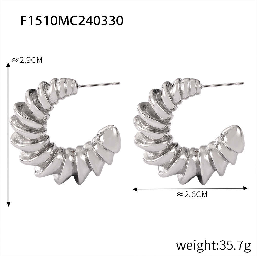 D관 - 크루아상 디자인 트위스트 나사무늬 C자형 티타늄 스틸 18K 도금 귀걸이 [F1510] 24.04-2