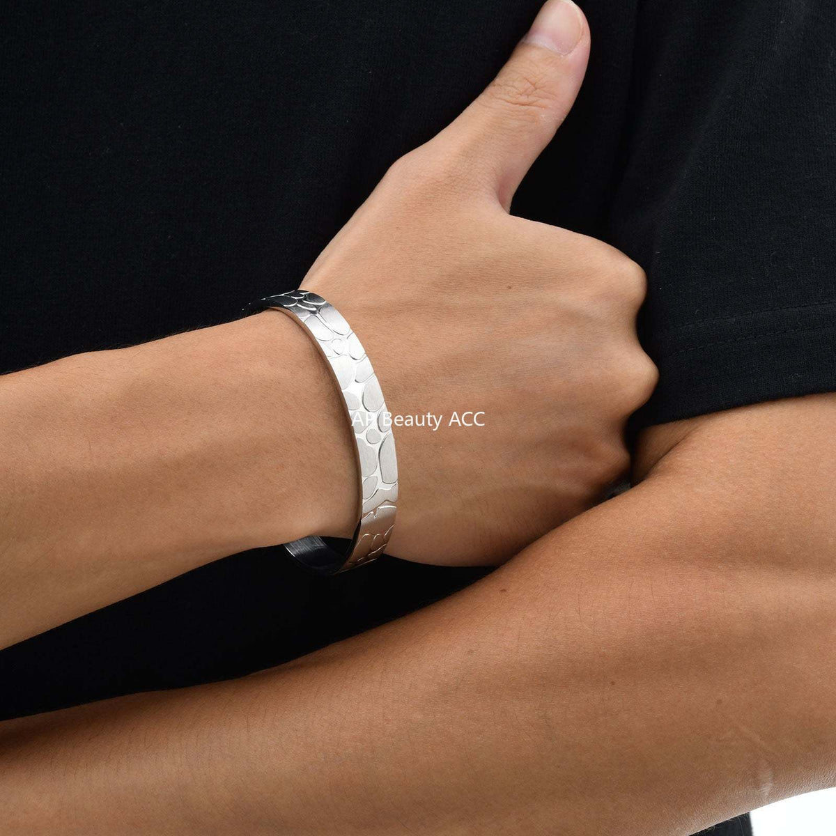 G관 - 스테인리스 스틸 엠보싱 디자인 오픈형 팔찌 [B-735] 25.10-5