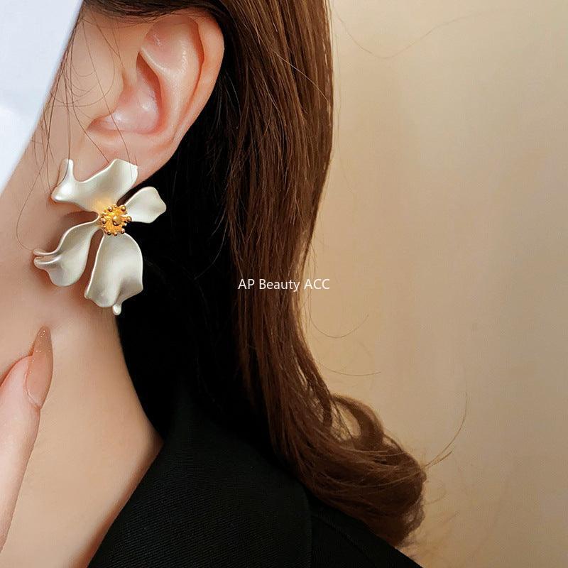 C관 - 실버 플라워 아크릴 레트로 유니크 럭셔리 귀걸이 [E13469] 24.03-3