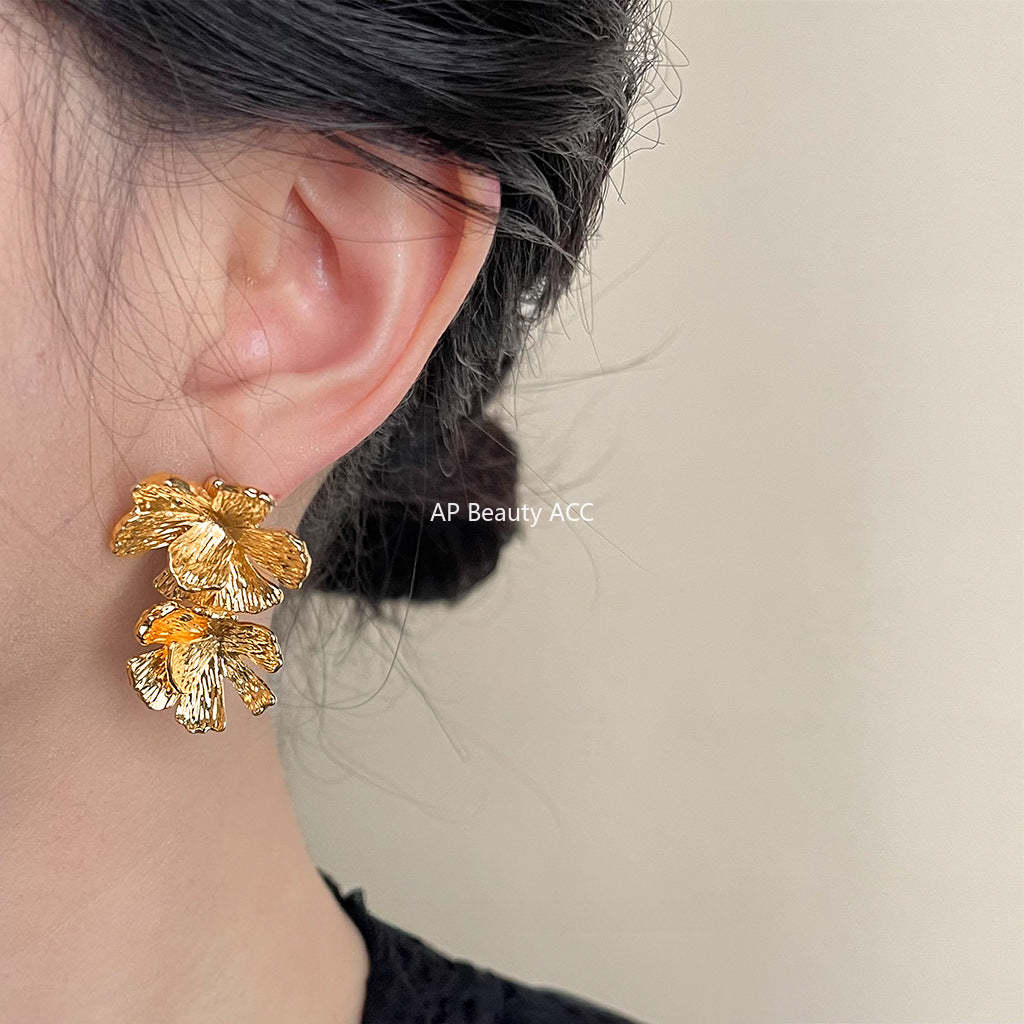 C관 - 입체 꽃 14K 도금 세련된 귀걸이 [4333] 24.06-3