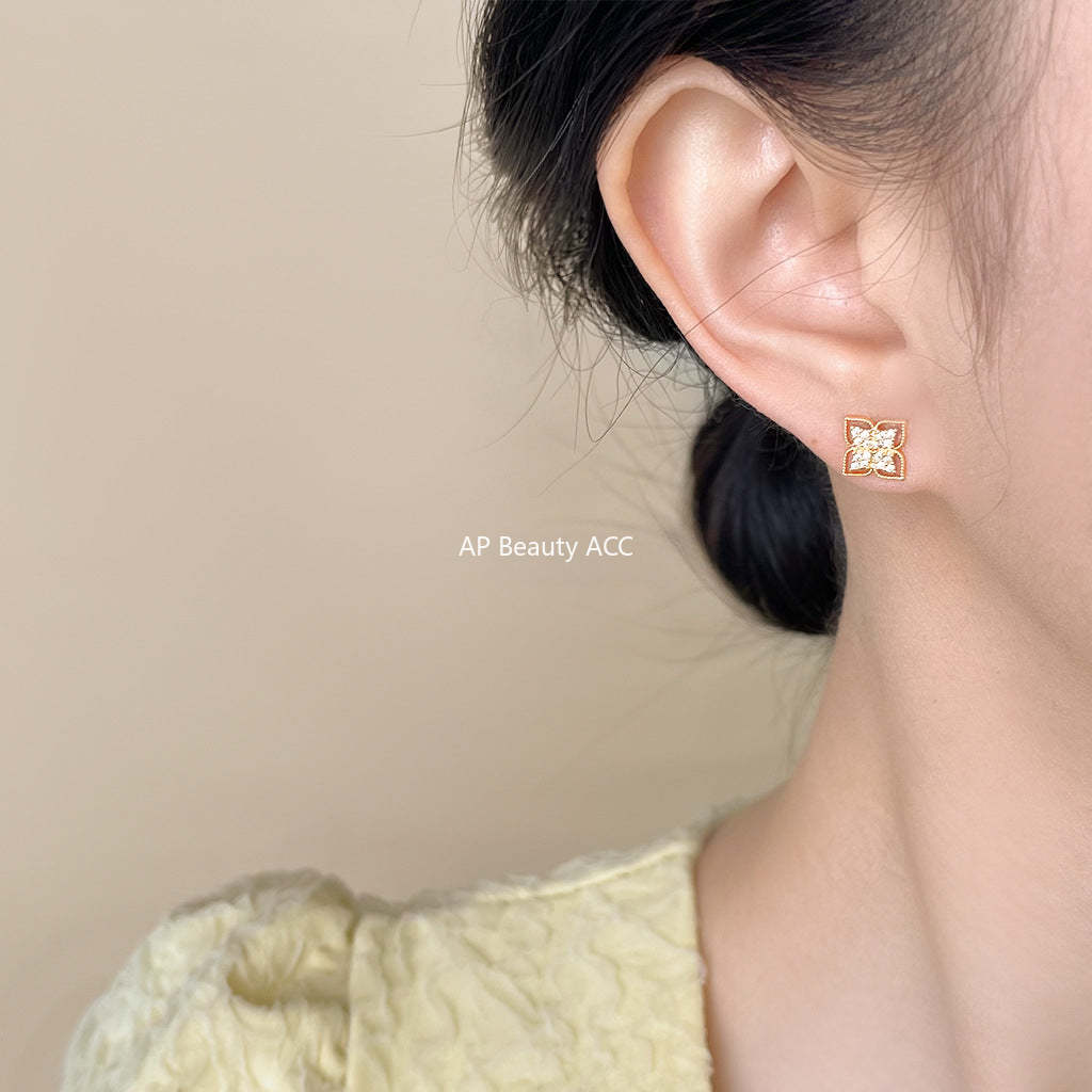 C관 - 14K 도금 큐빅 플라워 은침 귀걸이 [5932] 25.04-4