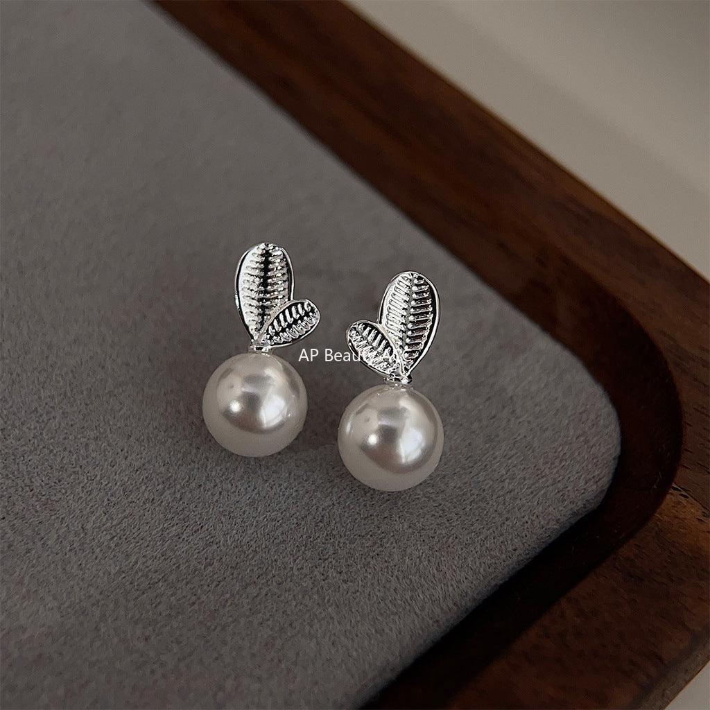 C관 - 디자인 감각이 돋보이는 작은 잎사귀 은침 귀걸이 [3640] 24.03-4