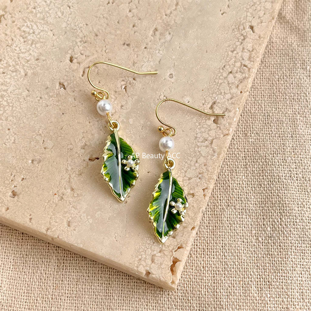 C관 - 에나멜 코팅 나뭇잎 디자인 핸드메이드 후크형 귀걸이 [5700] 25.03-2