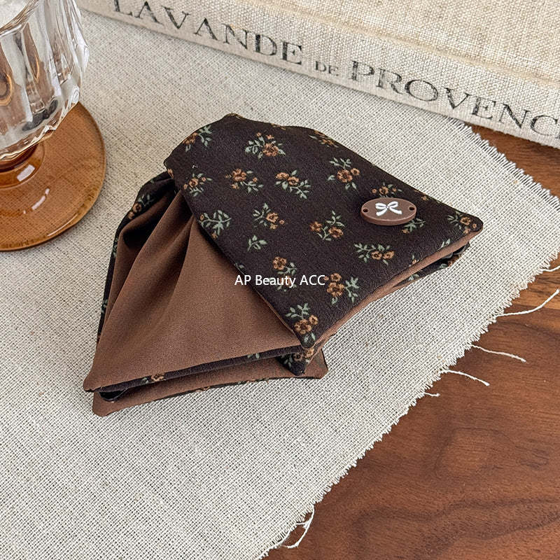 E관 - 레트로 플라워 패턴 패브릭 삼각형 집게핀 [27648] 25.11-1