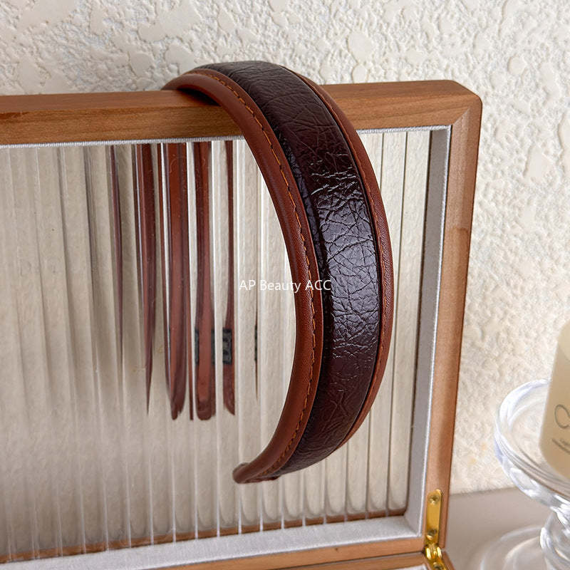 E관 - 브라운 PU 가죽 체크 패턴 와이드 머리띠 [27603] 25.10-4