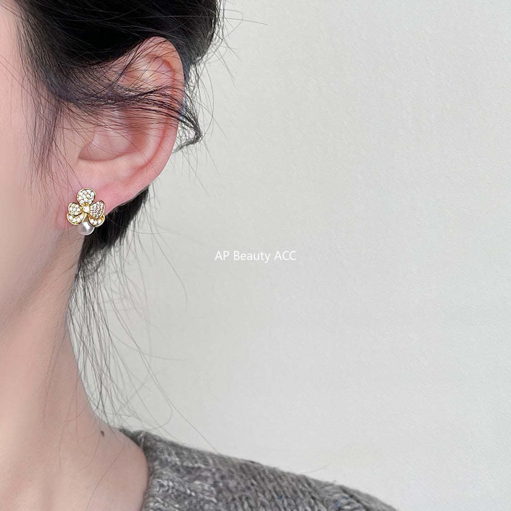 C관 - 미니 큐빅 고급스러운 14K 도금 은침 세잎 클로버 귀걸이 [3724] 24.04-2