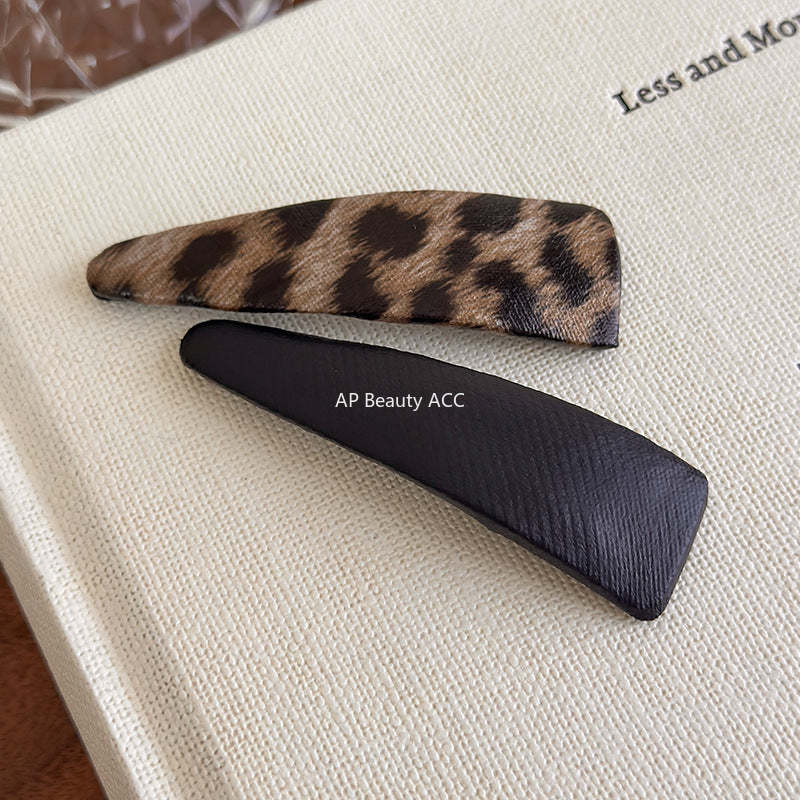 E관 - 호피 가죽 삼각형 헤어핀 [27489] 25.09-4